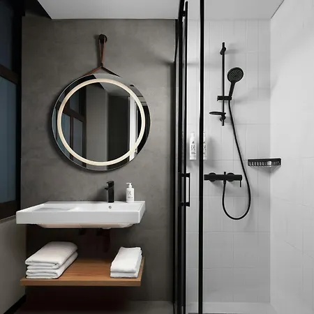 Moxy Taksim By Marriott International Hotel 3*
