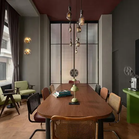 Moxy Taksim By Marriott International Hotel 3*