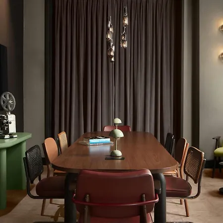 Moxy Taksim By Marriott International Szálloda 3*
