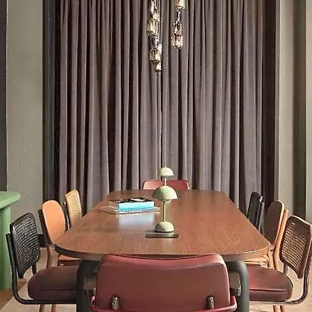 Moxy Taksim By Marriott International Hotel 3*