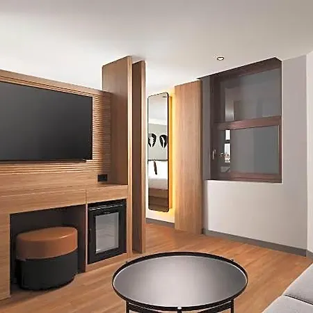 Moxy Taksim By Marriott International Hotel 3*