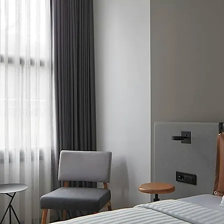 Moxy Taksim Hotel 3*