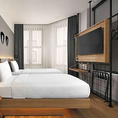 Moxy Taksim 3*