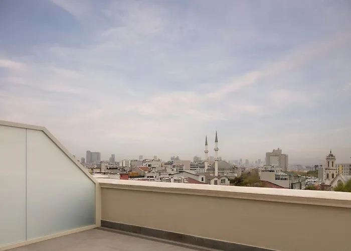 Hotel Moxy Taksim 3*