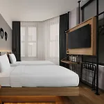 Hotel Moxy Taksim 3*
