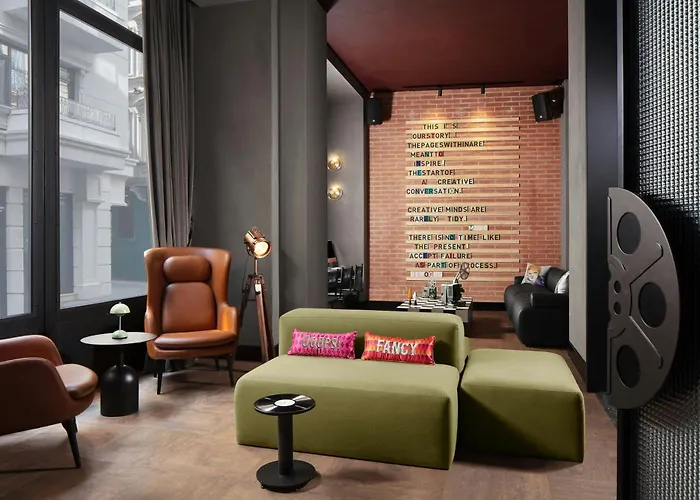 Moxy Taksim 3*
