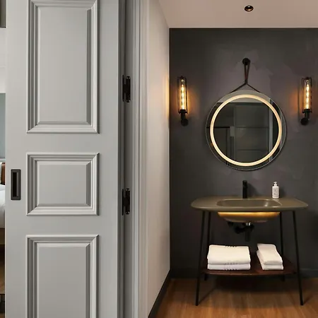 Отель Moxy Taksim